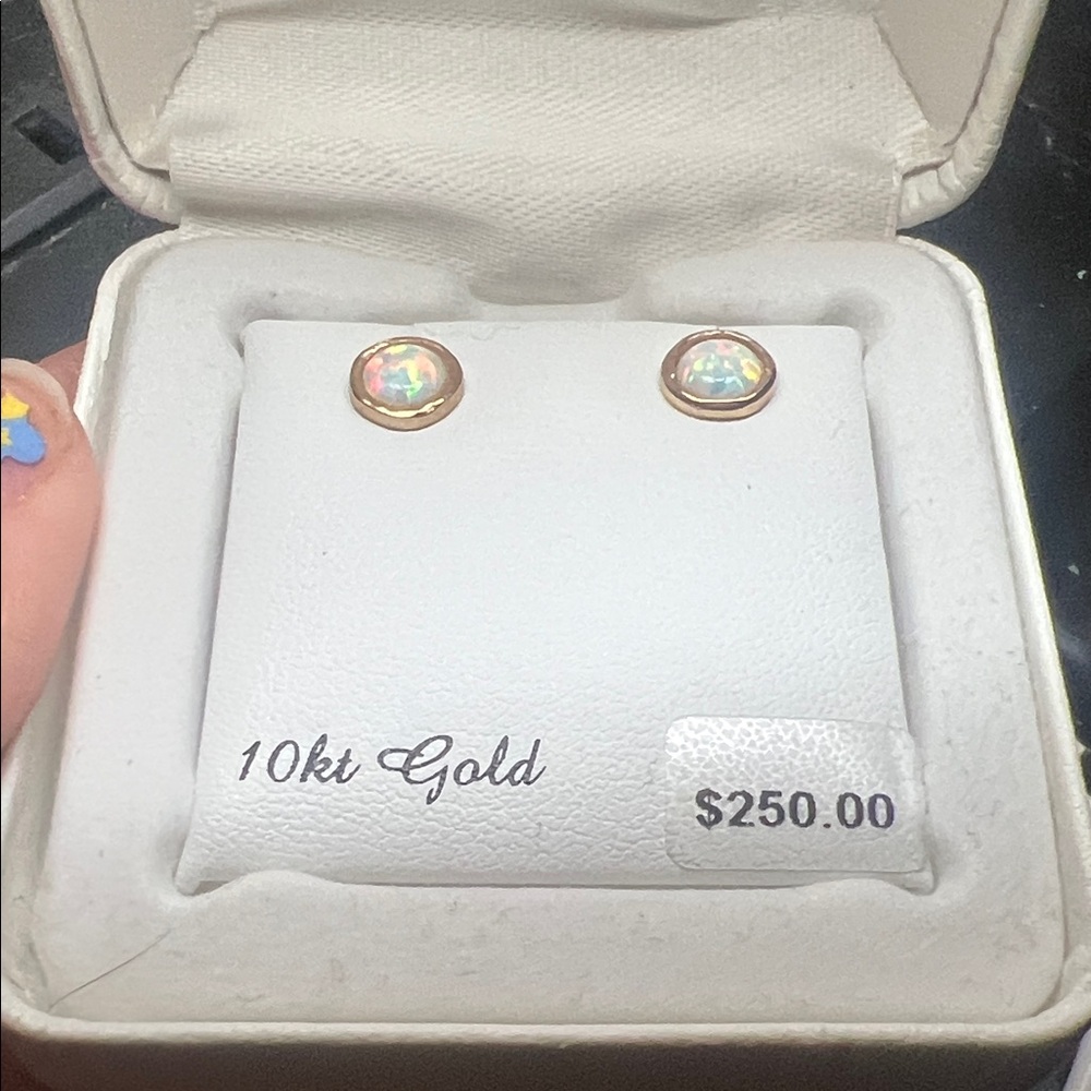 10kt Gold Opal Earrings
